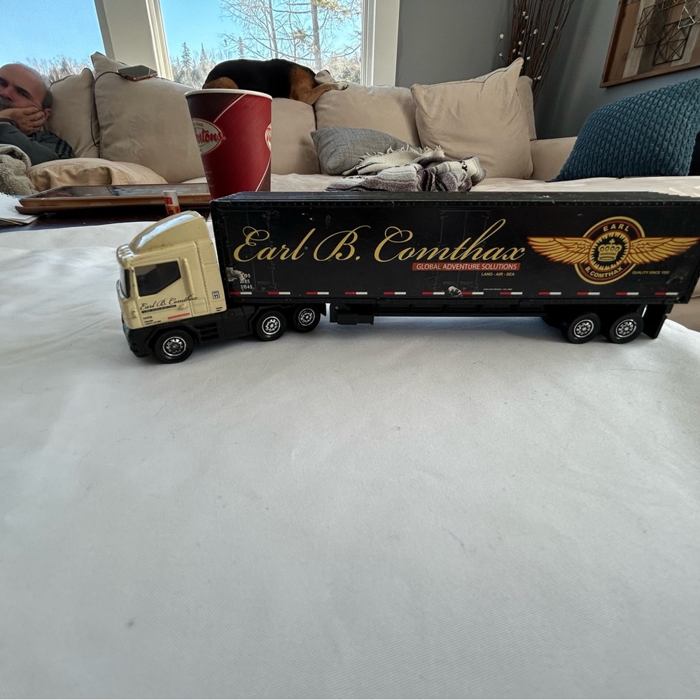 Matchbox MBX Super Rig Semi-Truck w Box Trailer